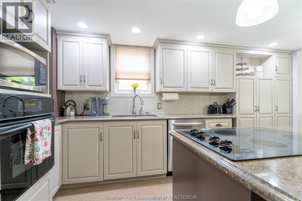 15 Ellwood AVENUE - 16