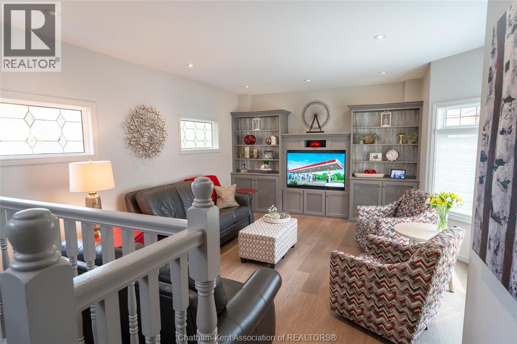 15 Ellwood AVENUE - 18