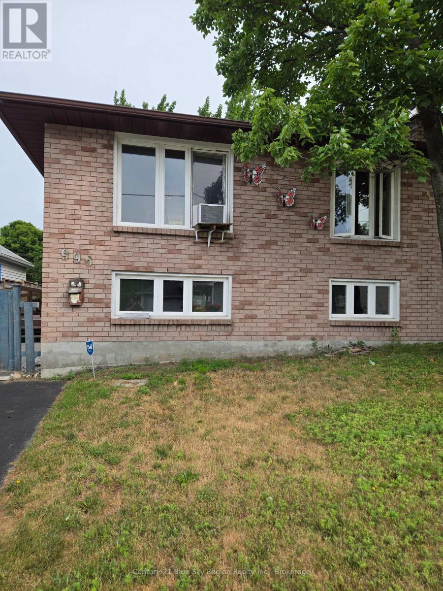 996 METCALFE STREET - 1