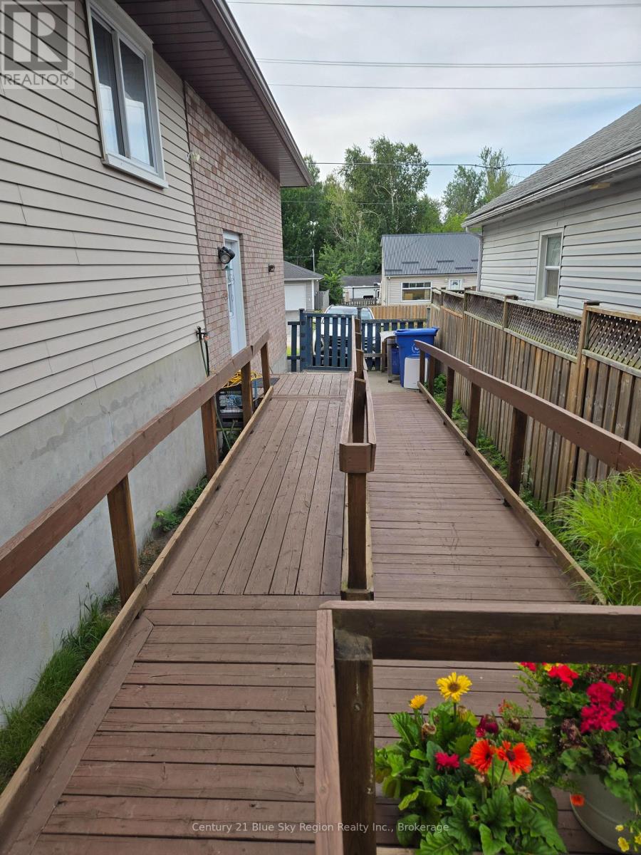 996 METCALFE STREET - 3