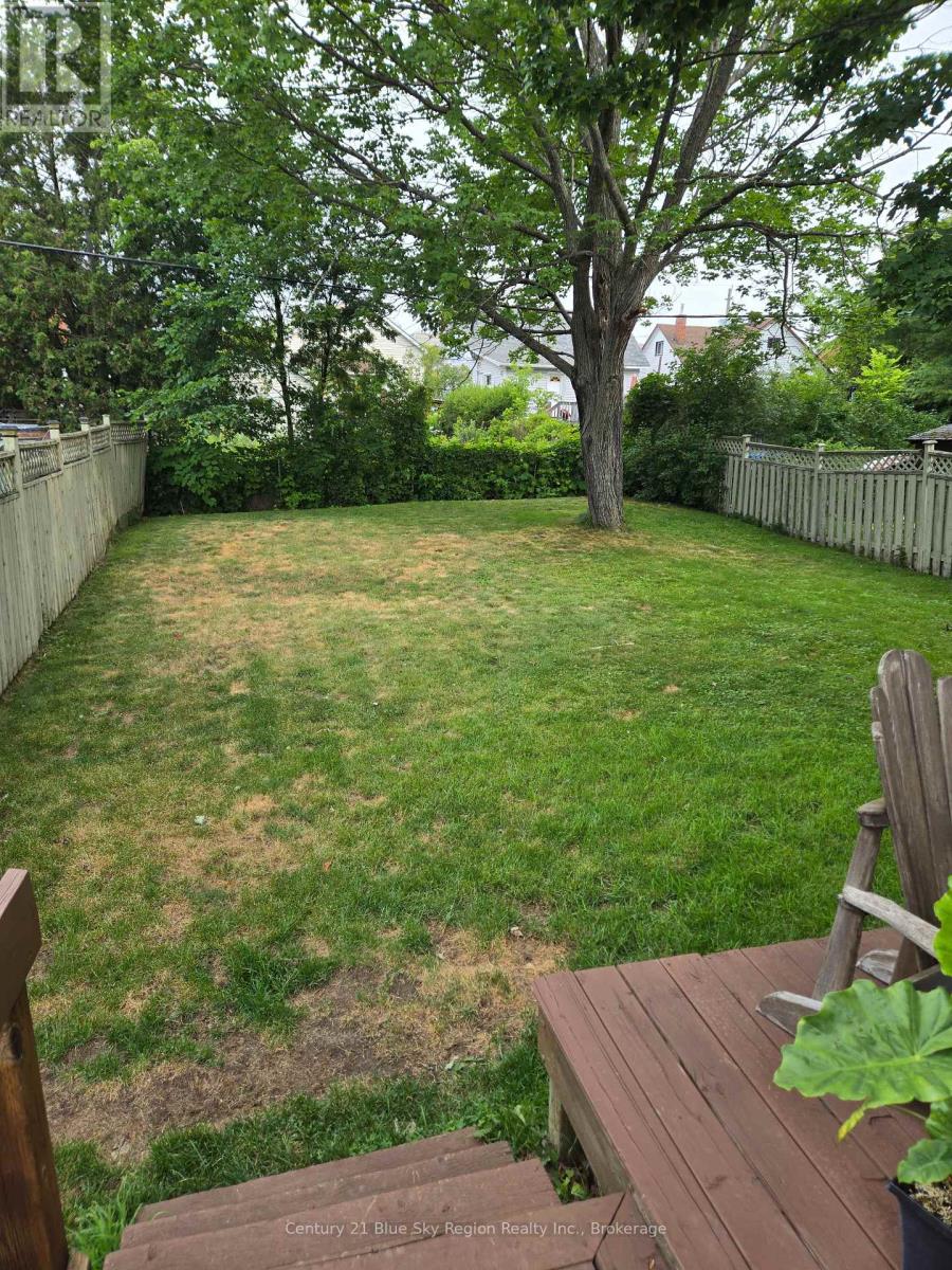 996 METCALFE STREET - 4