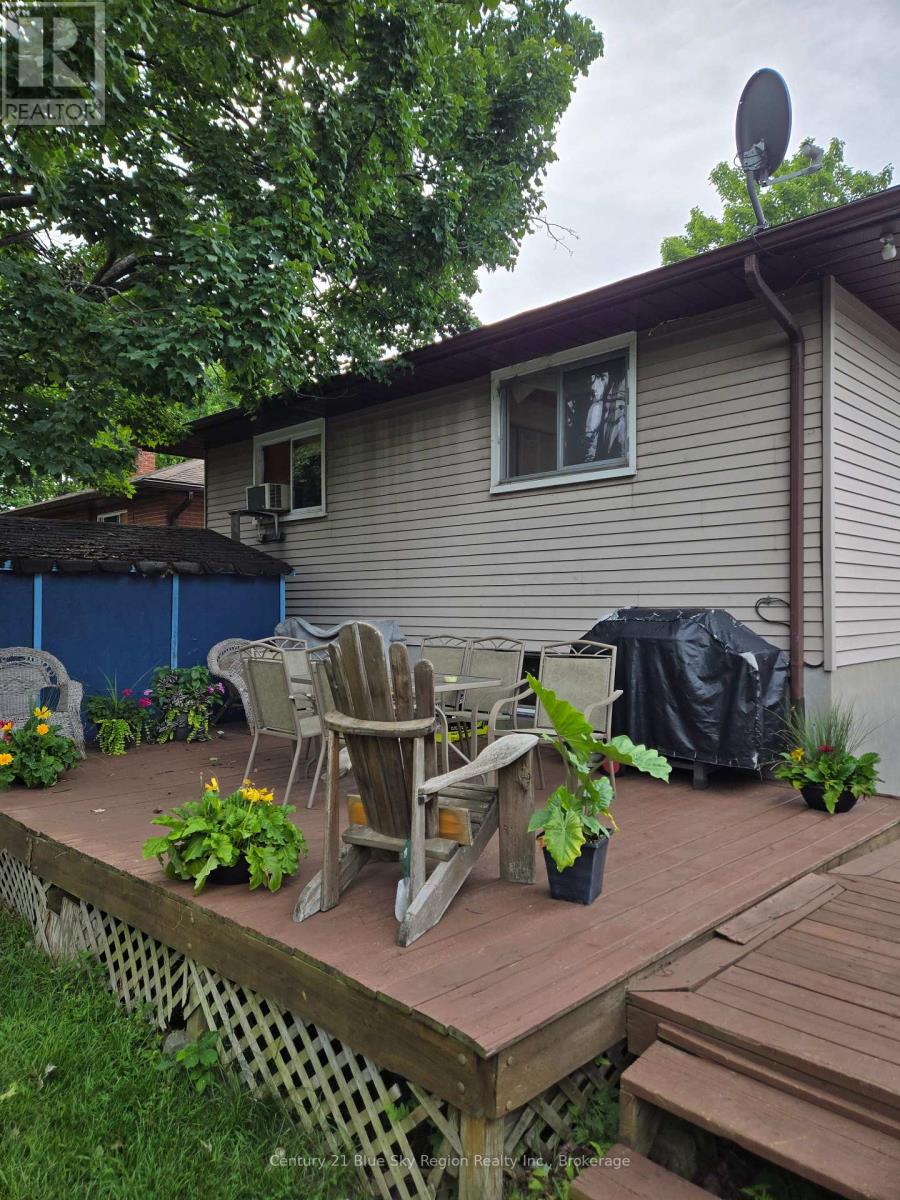 996 METCALFE STREET - 5