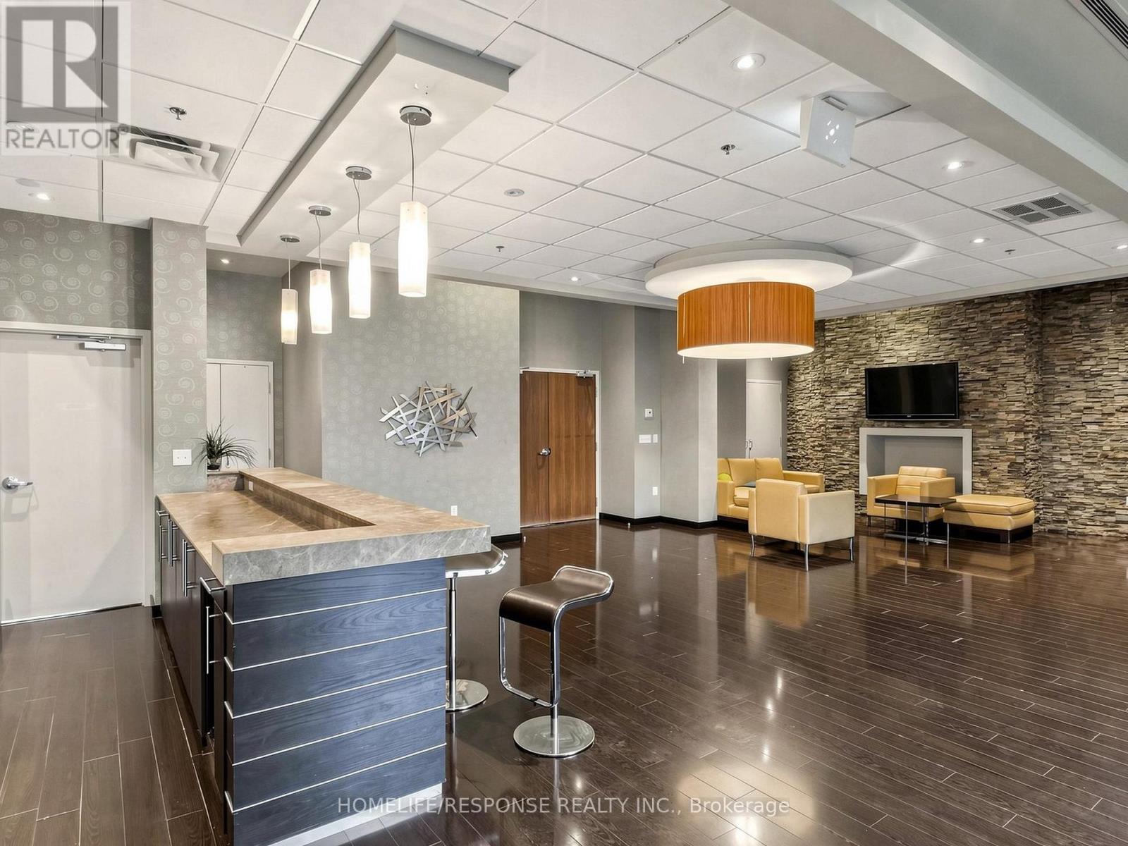 #225 215 QUEEN STREET E - 23