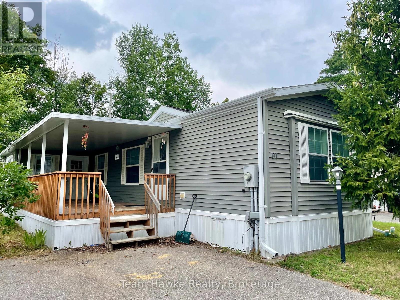 97 GEORGIAN GLEN DRIVE - 1