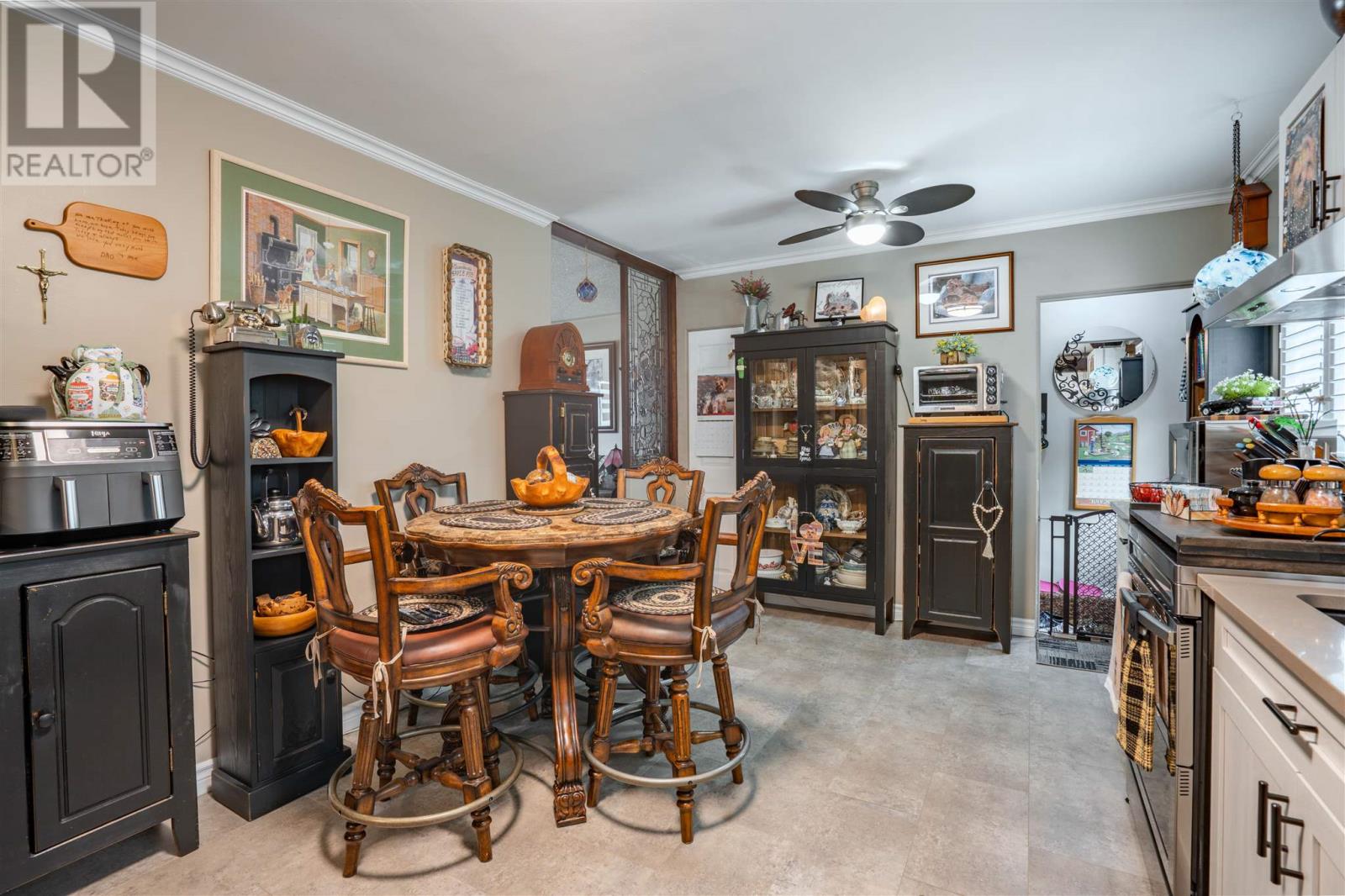 32 Bainbridge ST - 11