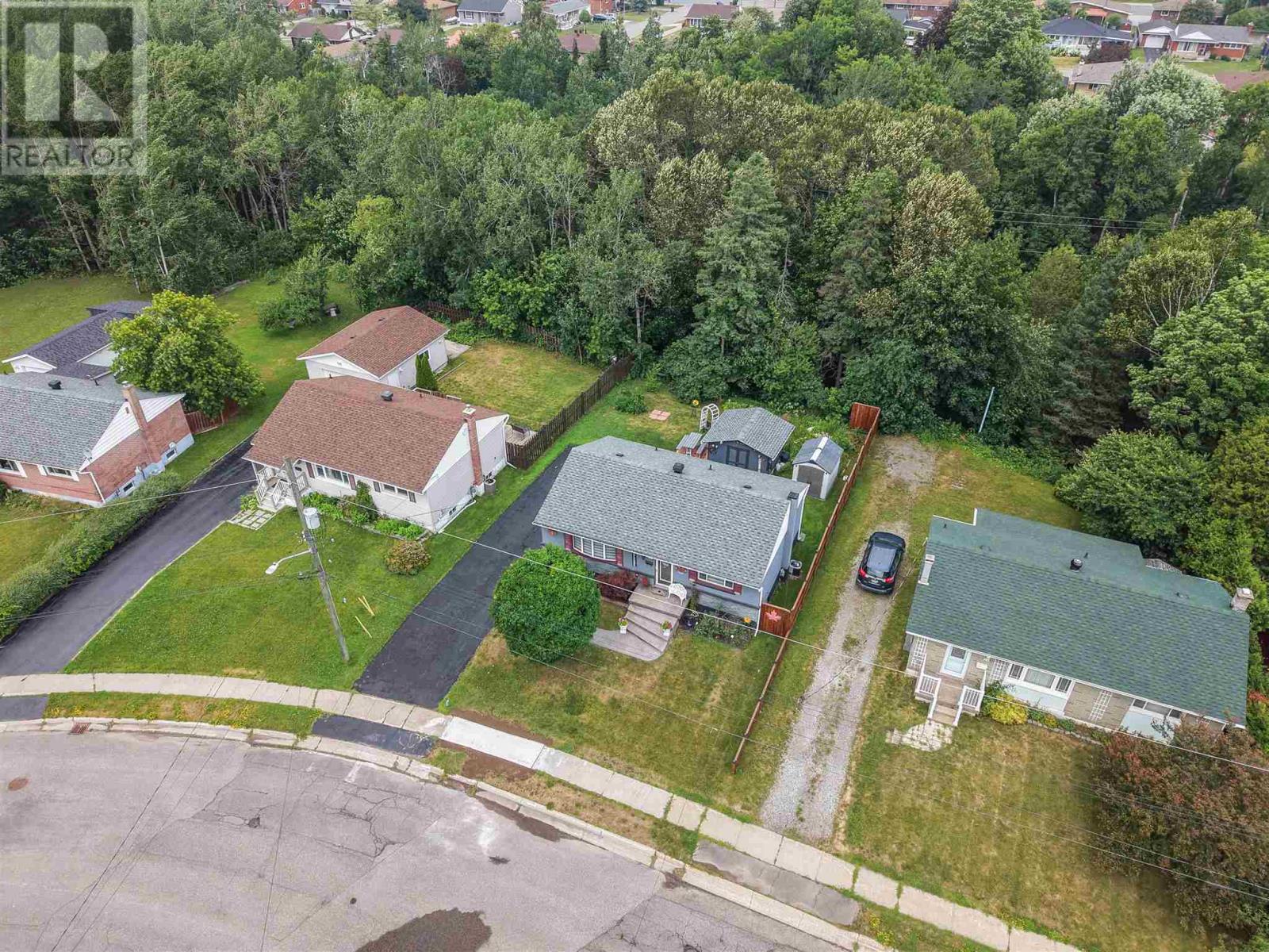 32 Bainbridge ST - Image 37