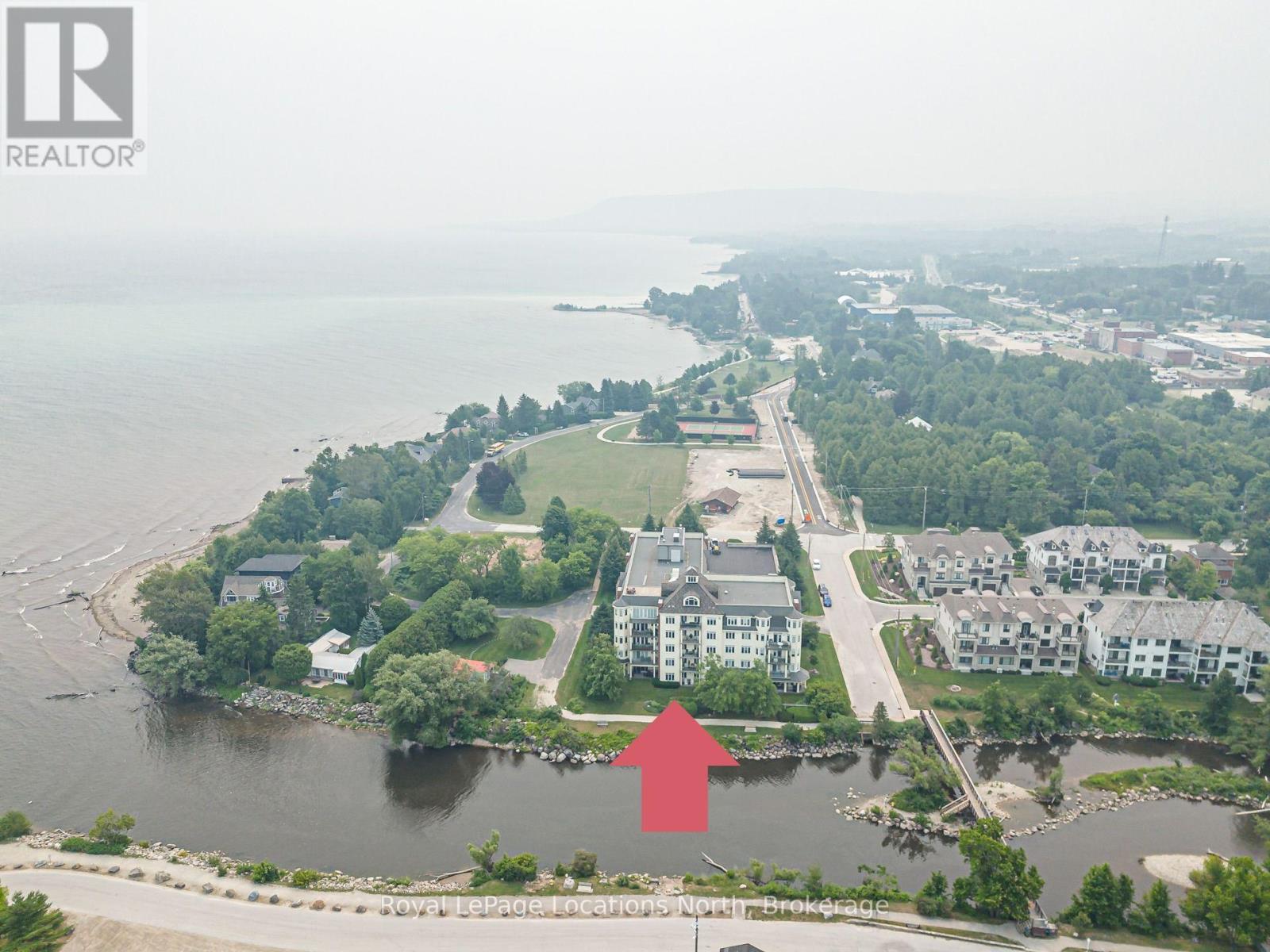 #103 10 BAY STREET E - 1