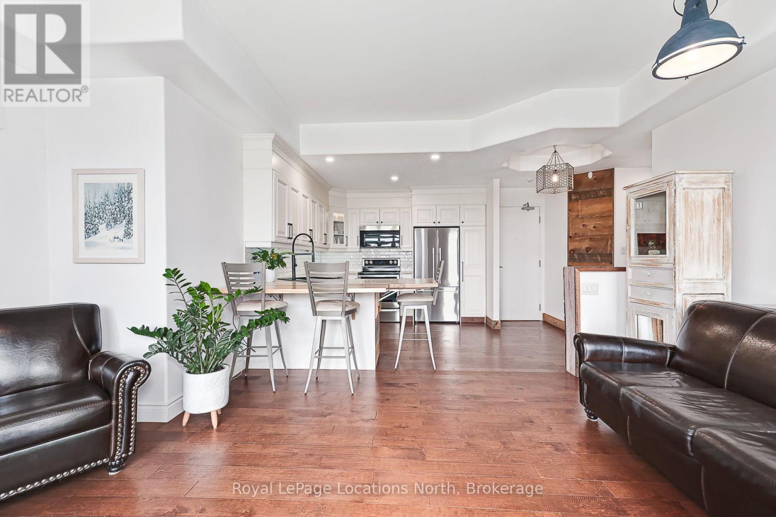 #103 10 BAY STREET E - 13