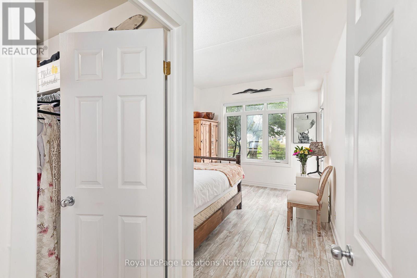 #103 10 BAY STREET E - 15