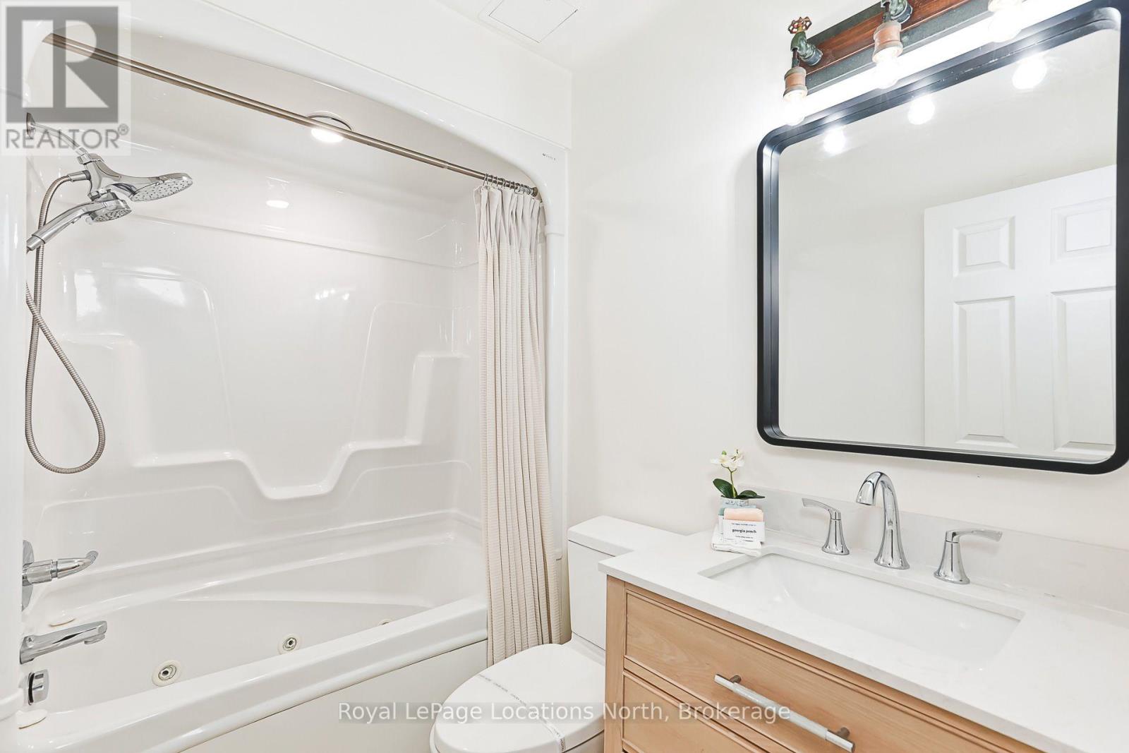 #103 10 BAY STREET E - 18
