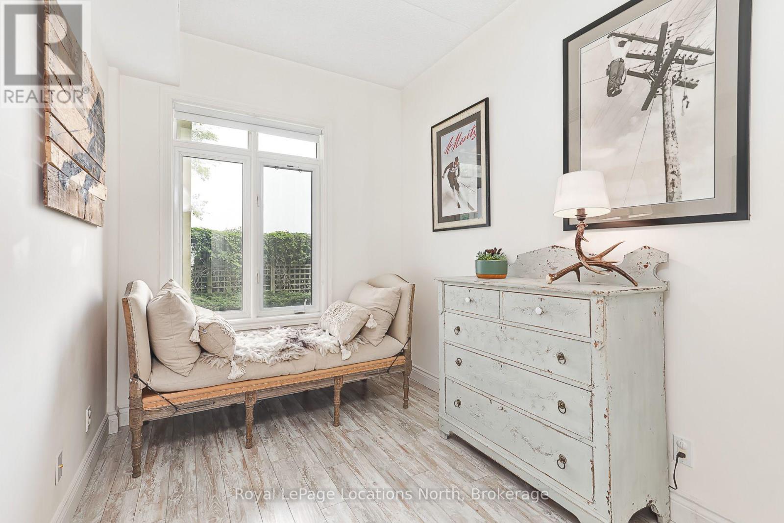 #103 10 BAY STREET E - 19