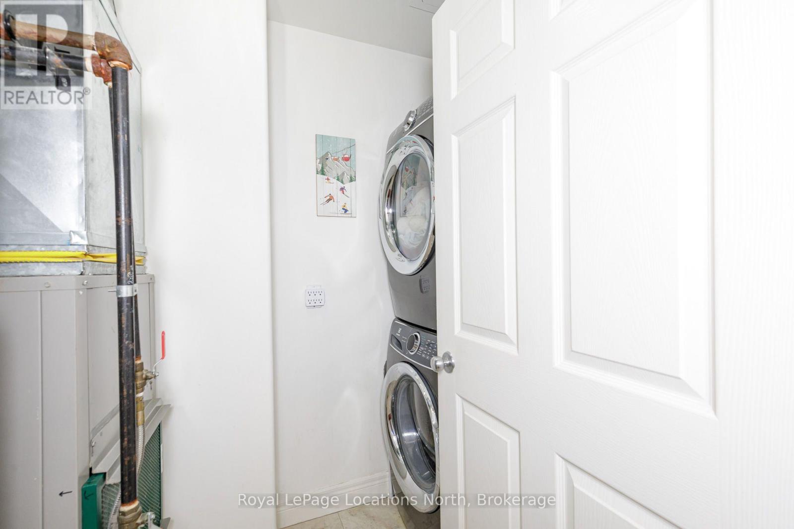 #103 10 BAY STREET E - 22