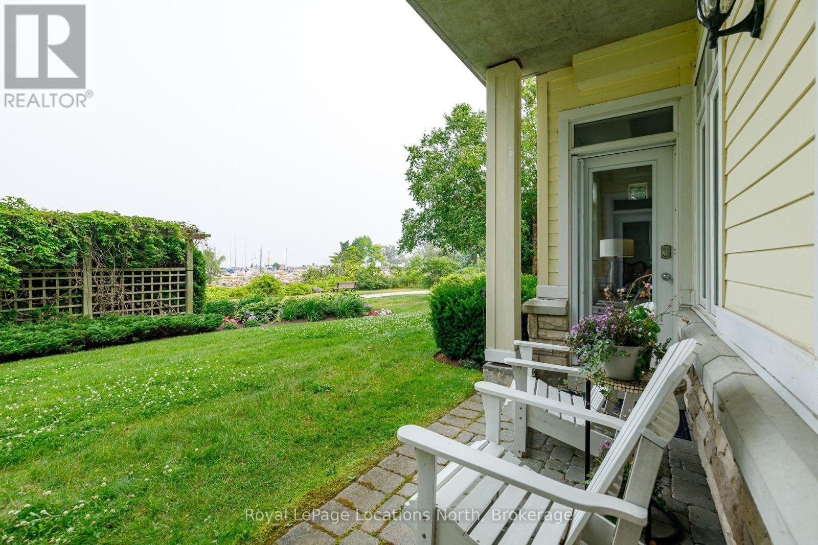 #103 10 BAY STREET E - 24
