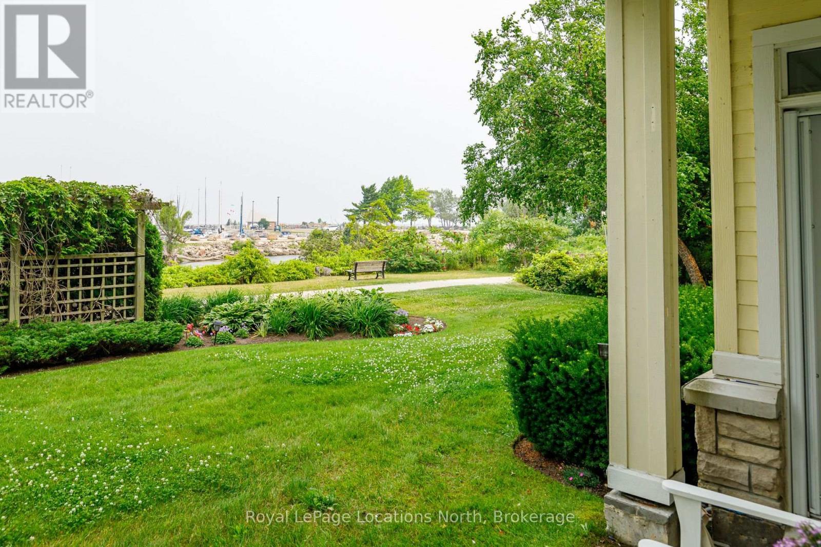 #103 10 BAY STREET E - 25