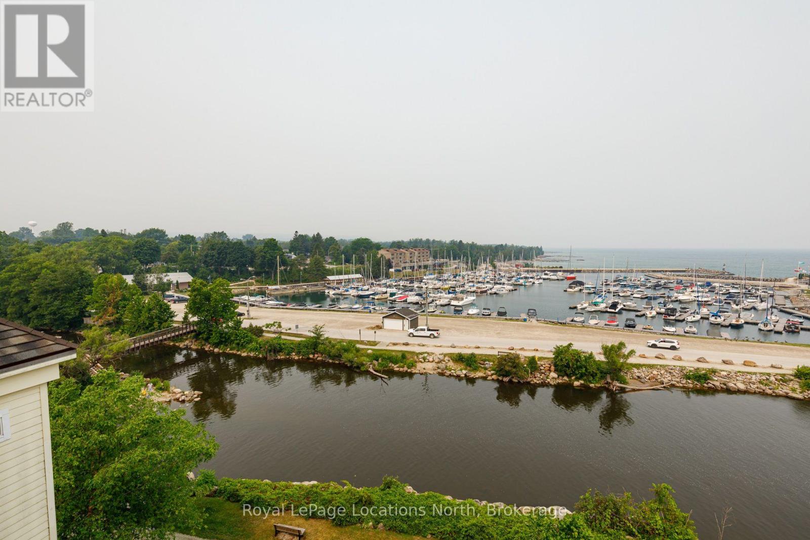#103 10 BAY STREET E - 35