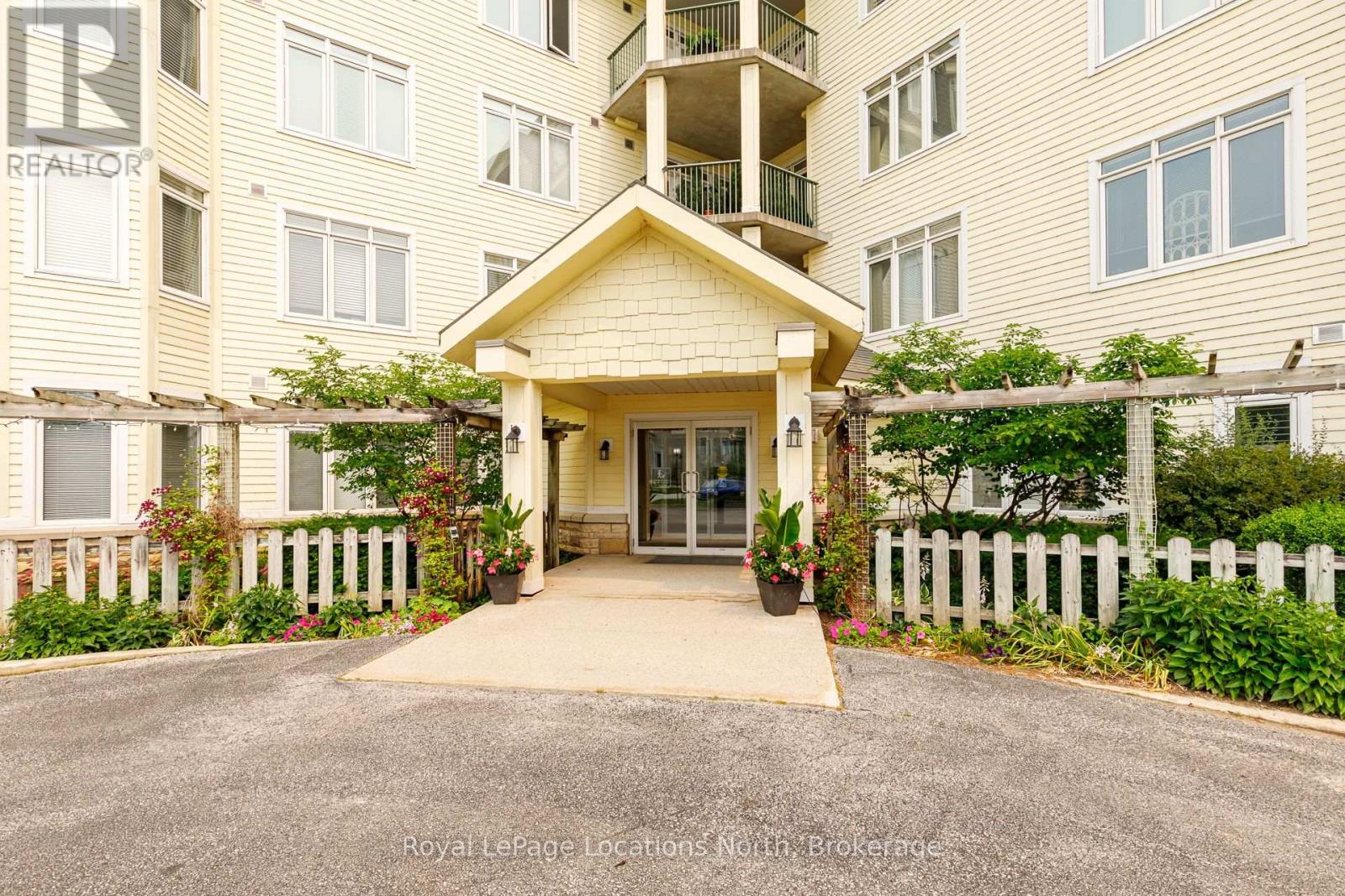 #103 10 BAY STREET E - 4