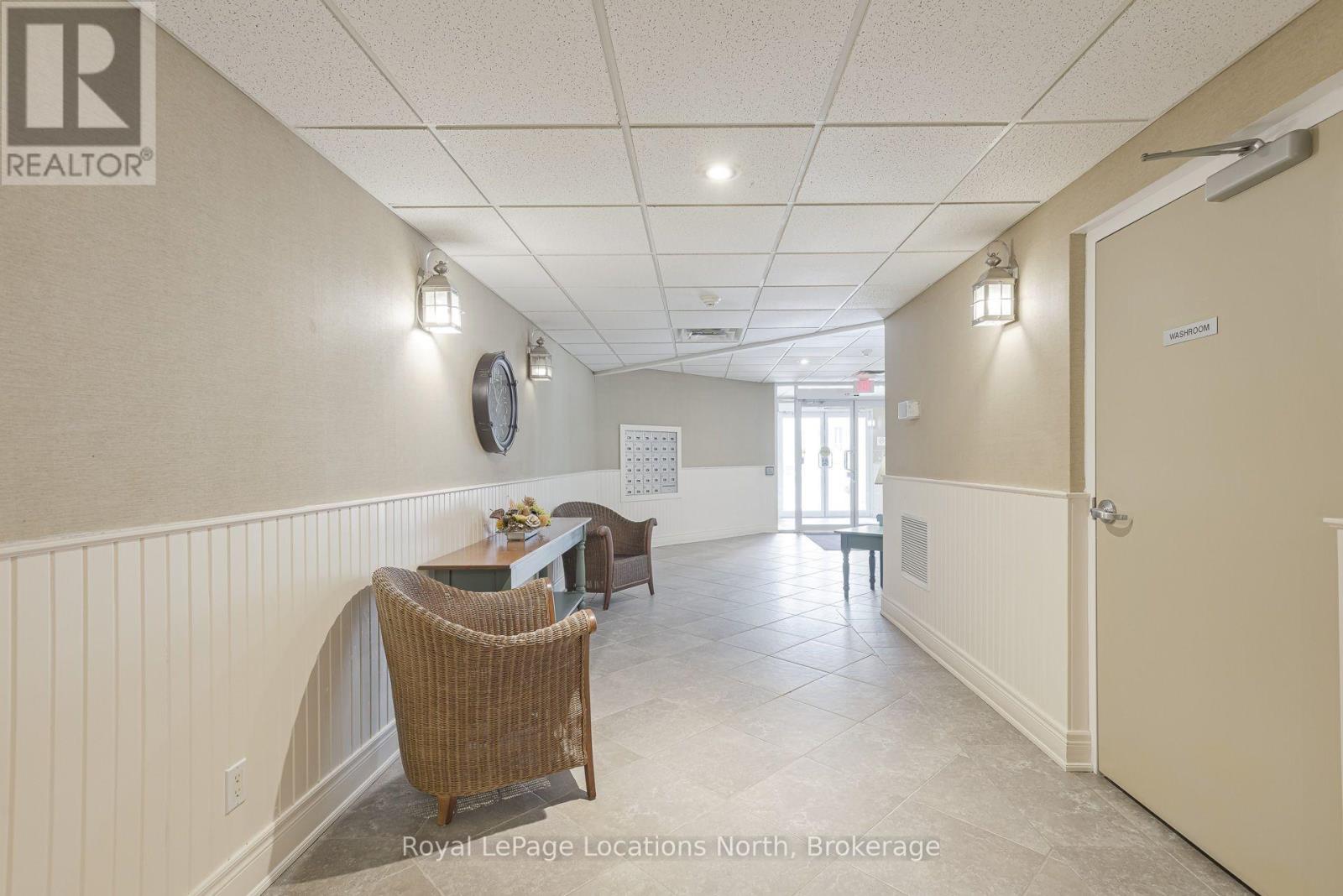 #103 10 BAY STREET E - 45