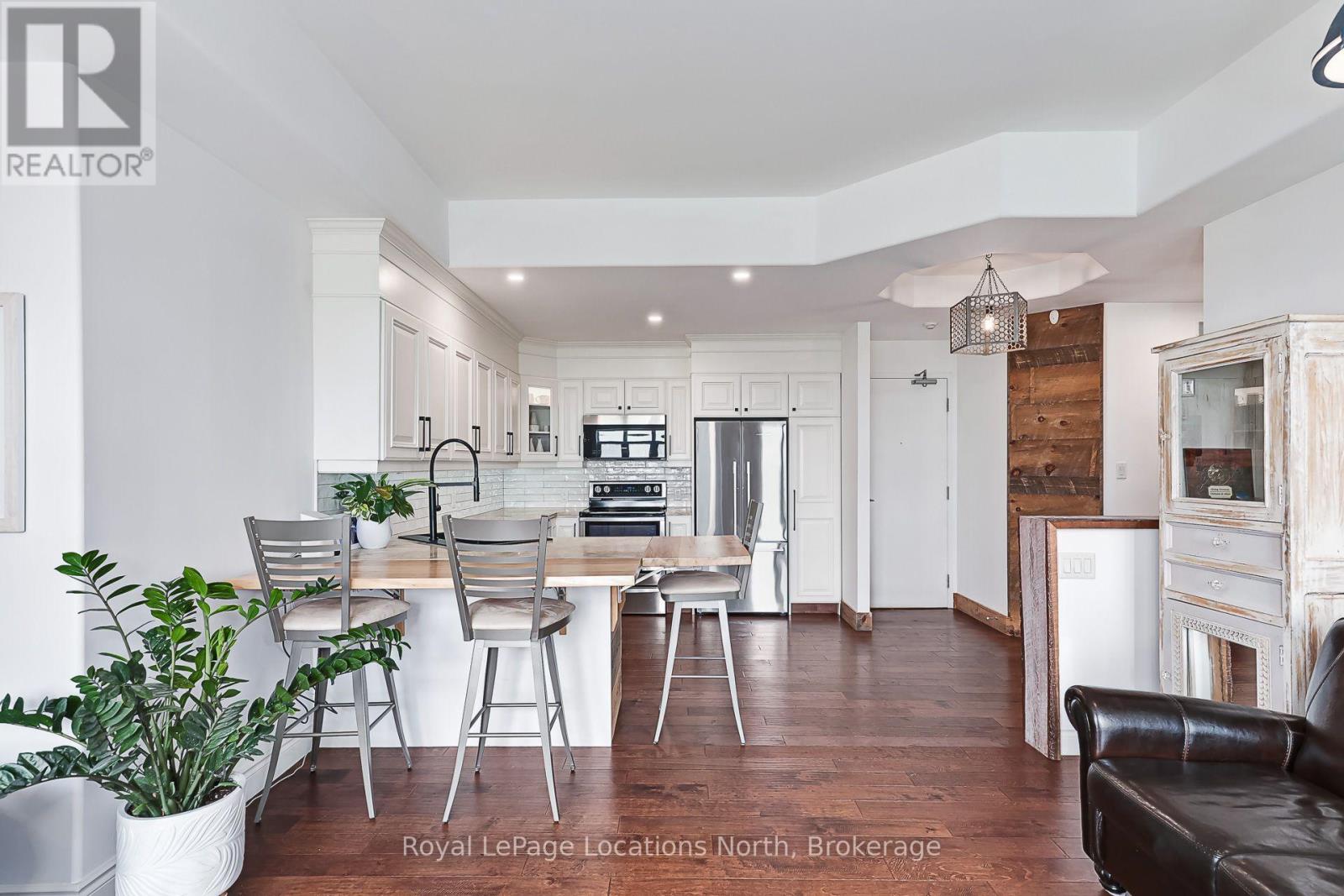 #103 10 BAY STREET E - 7
