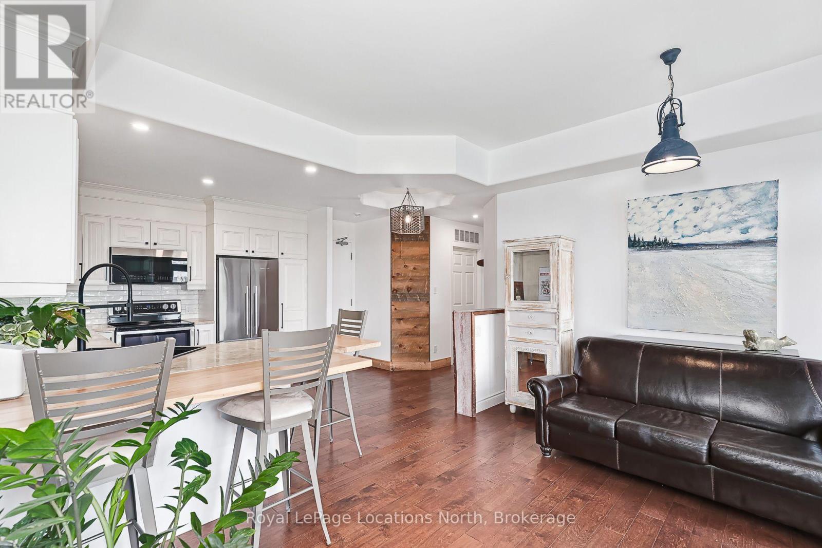 #103 10 BAY STREET E - 8