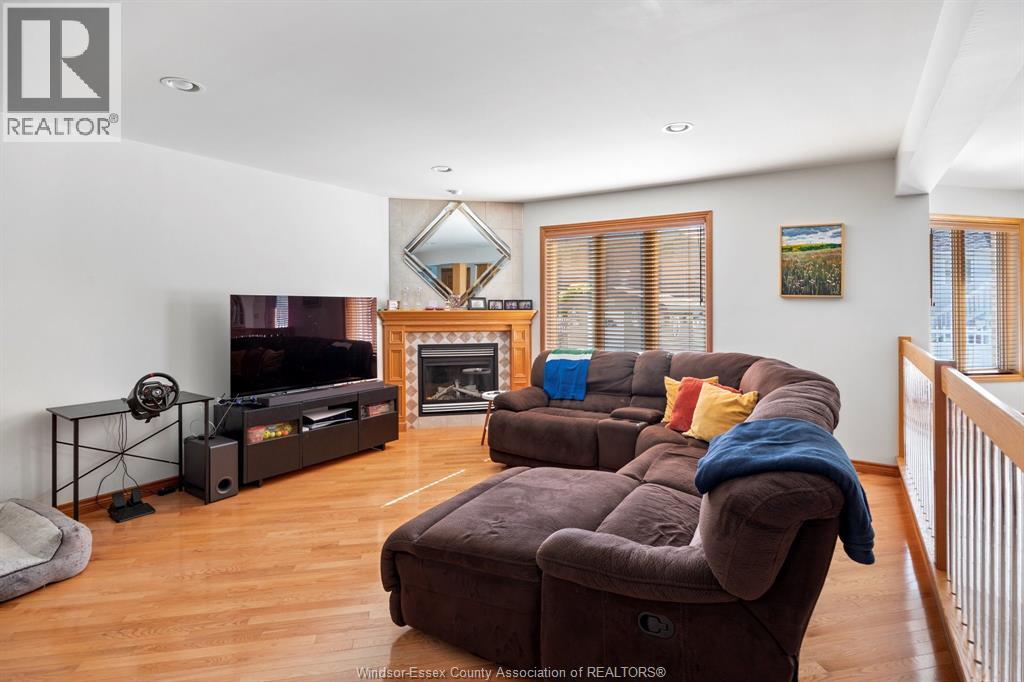 5760 WAYNE - 21