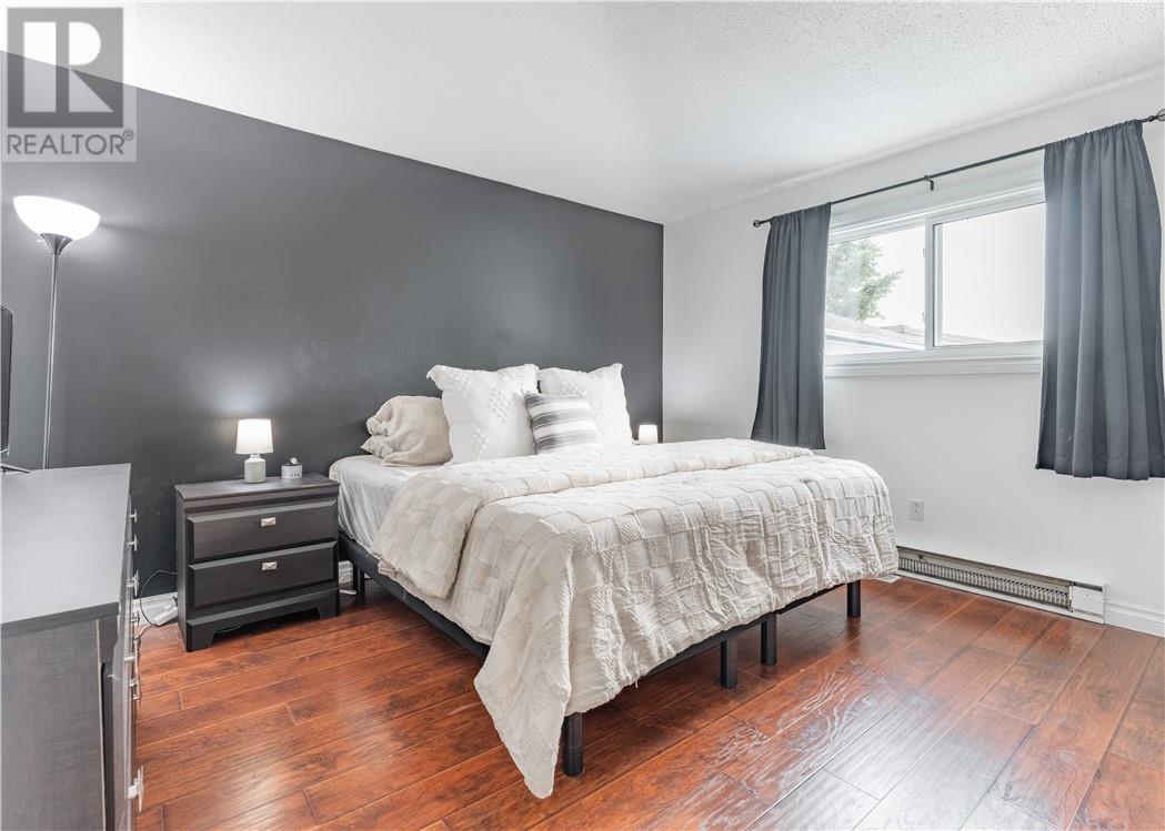 17 Sycamore Street - 16