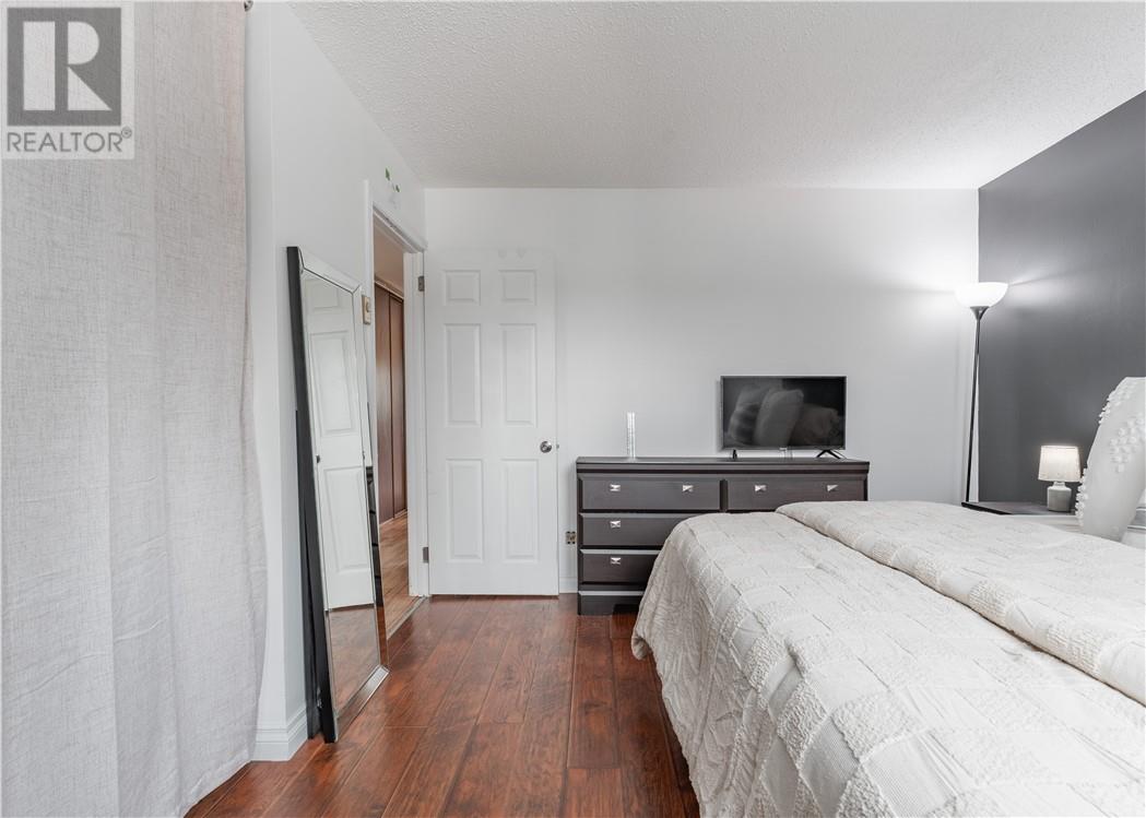 17 Sycamore Street - 18