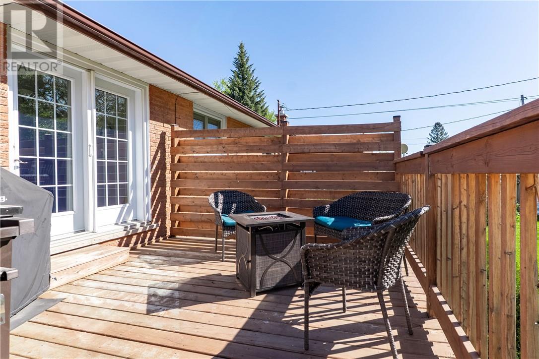 582 Westmount Avenue - 21