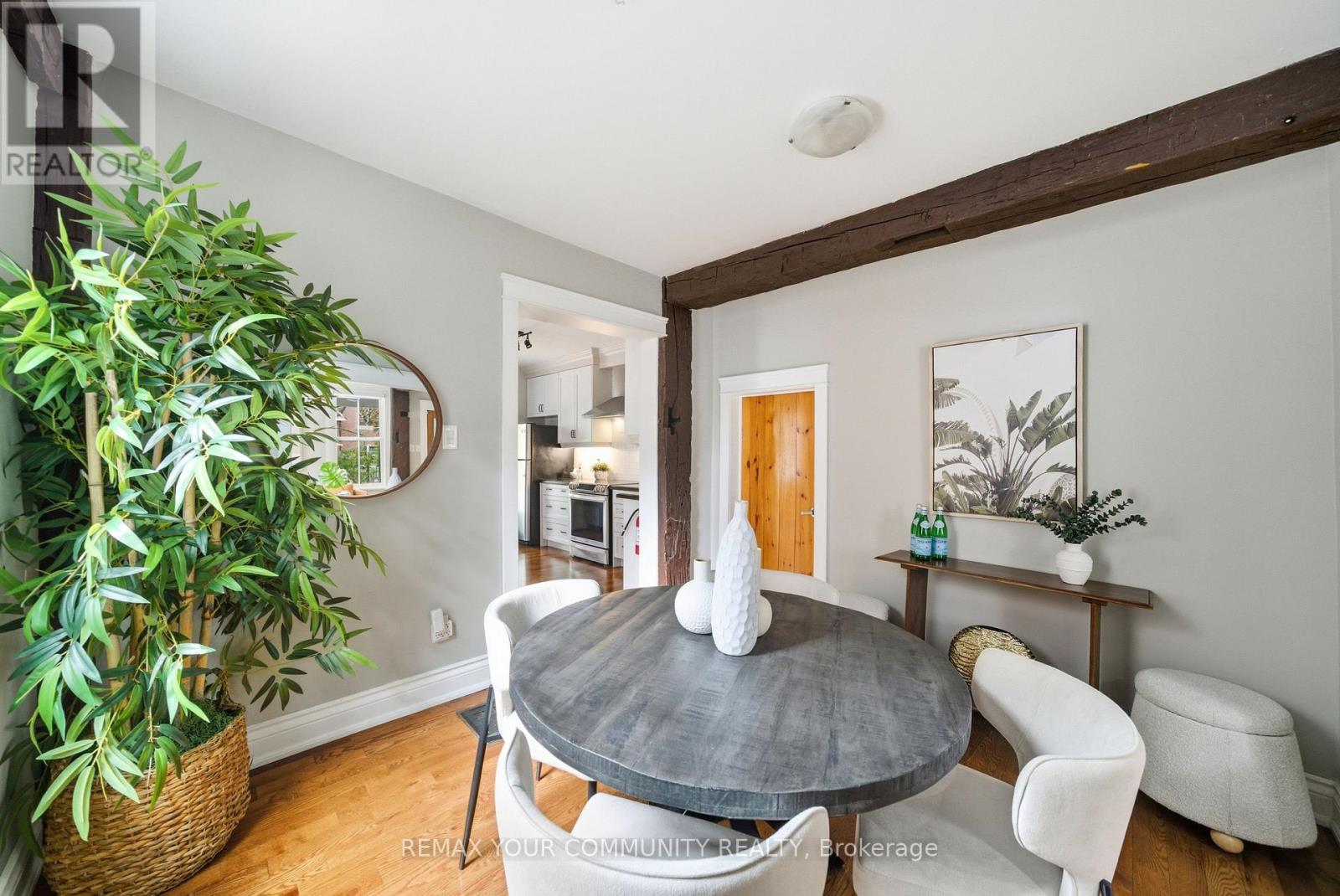 30 ELIZABETH STREET S - 10