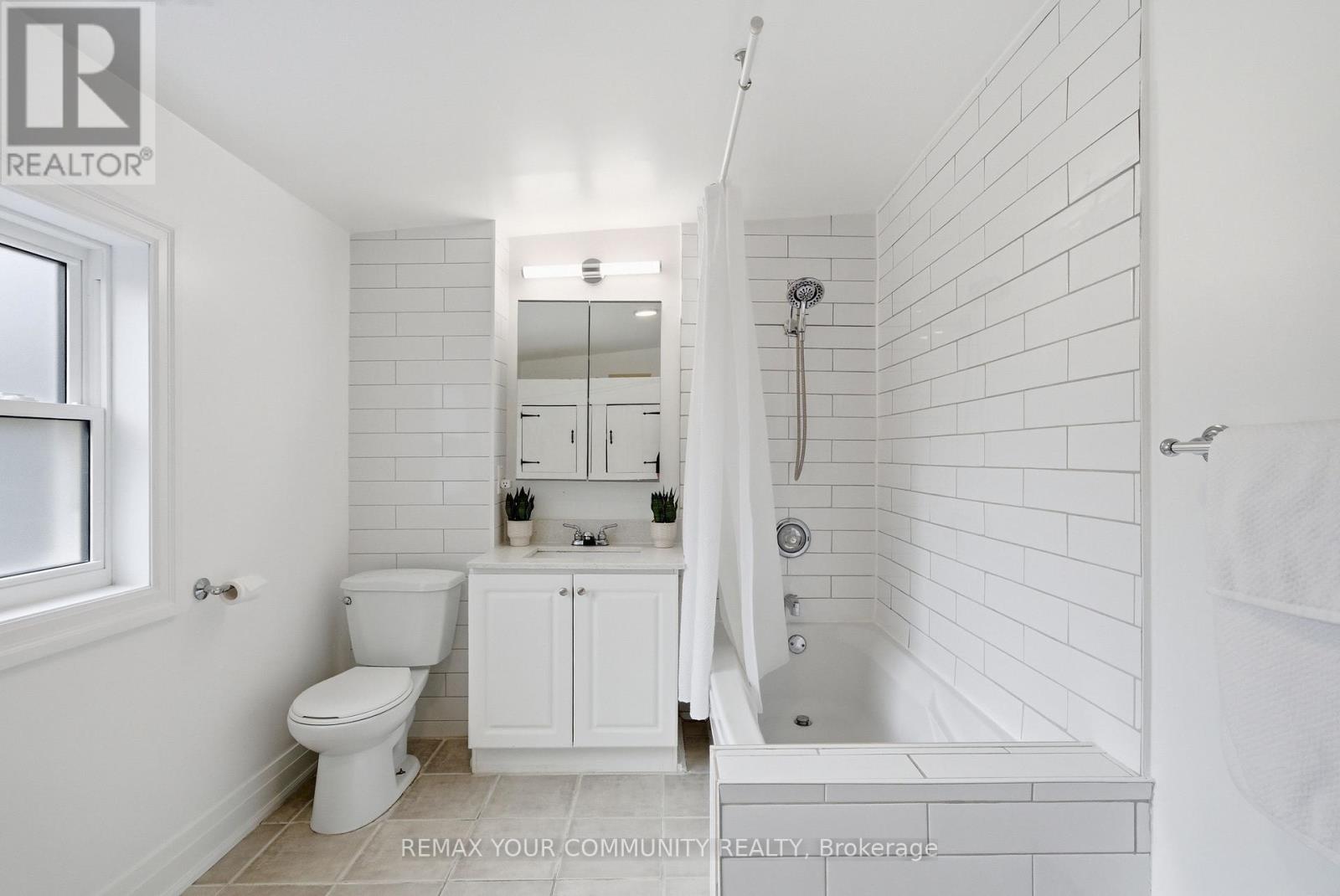 30 ELIZABETH STREET S - 20