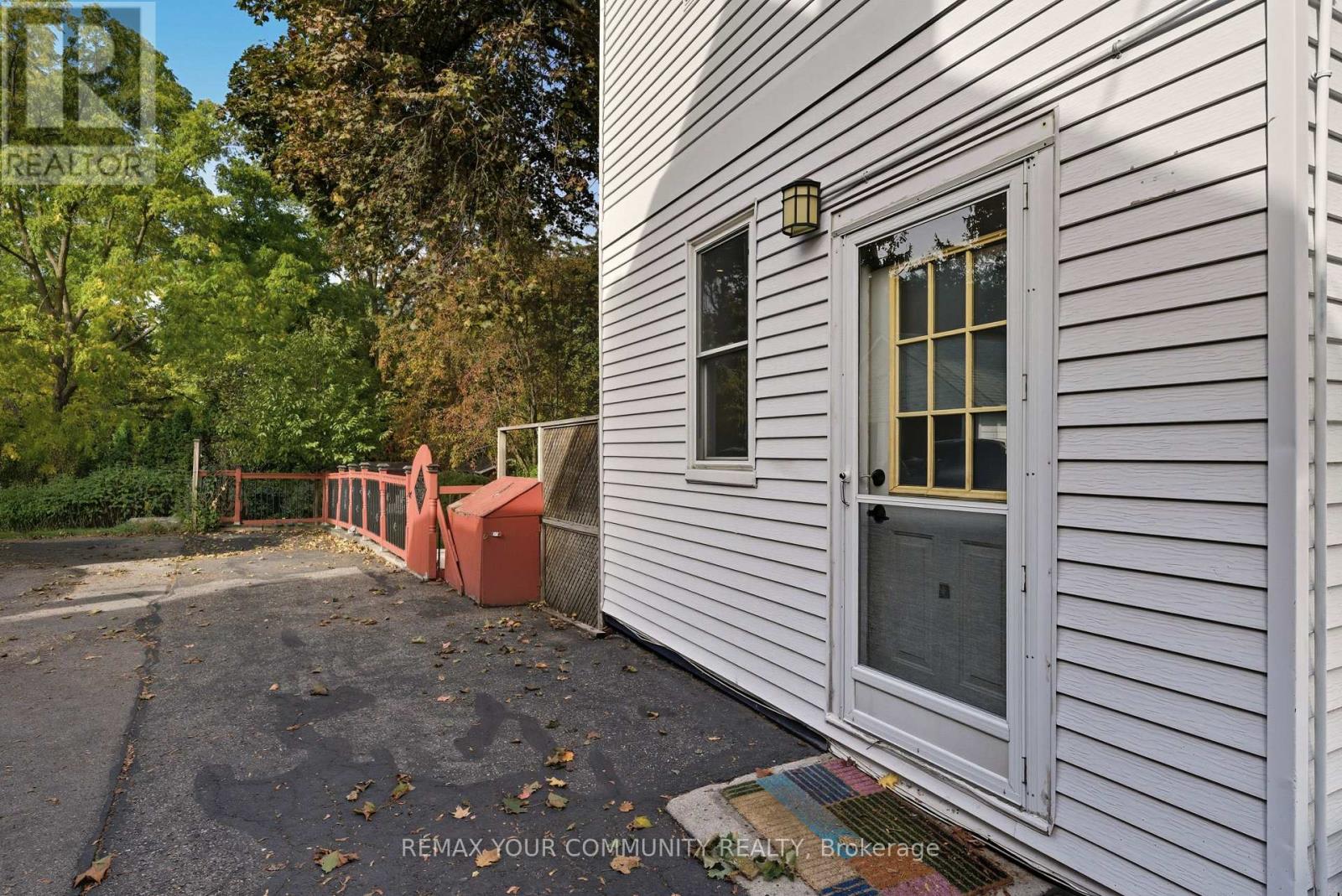 30 ELIZABETH STREET S - 21