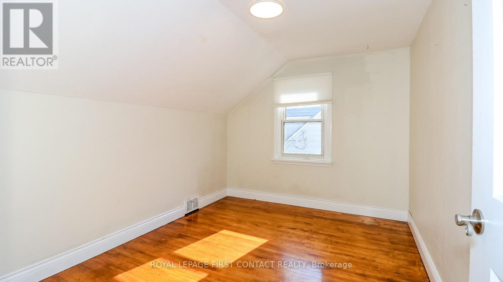 47 CAMPBELL AVENUE - 32