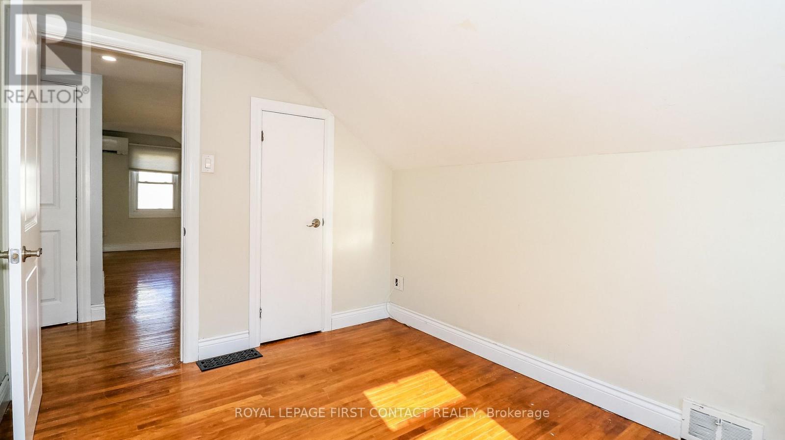 47 CAMPBELL AVENUE - 33