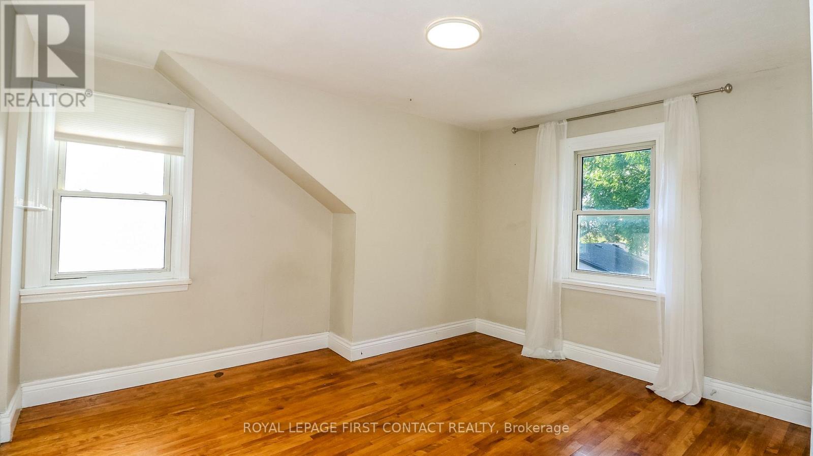 47 CAMPBELL AVENUE - 34