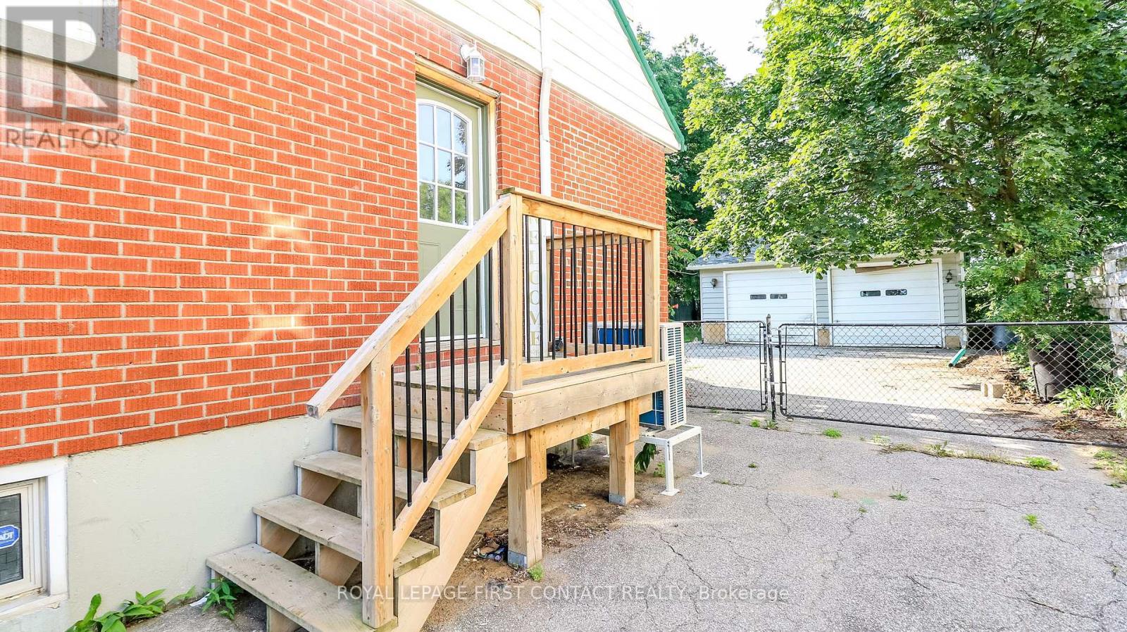 47 CAMPBELL AVENUE - 38
