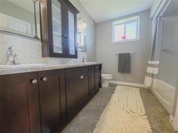 207 Burnett Road N, Onanole, MB R0J1N0 Photo 32