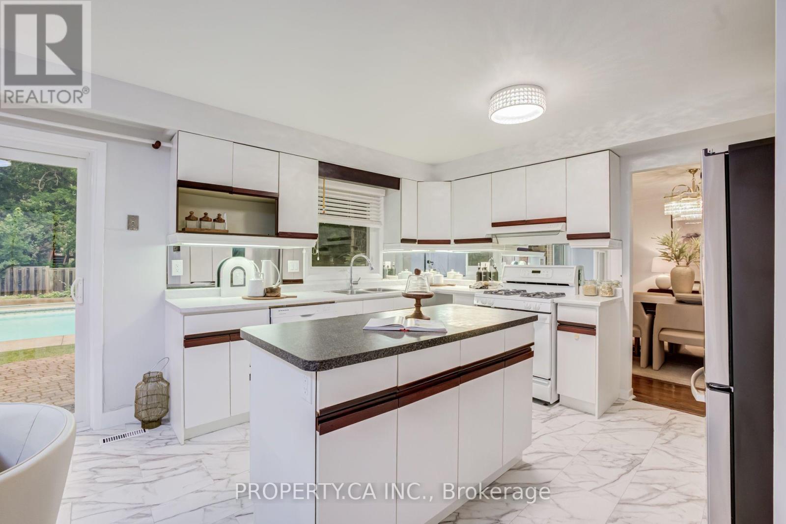 143 CAMBRIDGE CRESCENT - 10