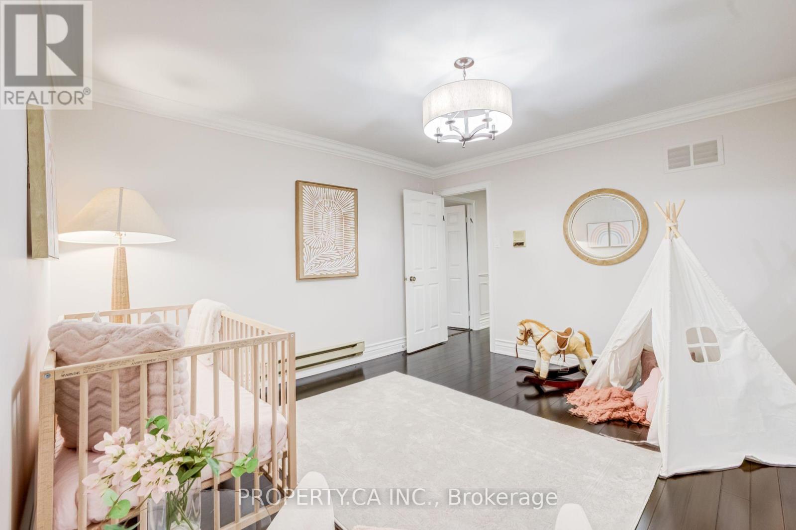 143 CAMBRIDGE CRESCENT - 35