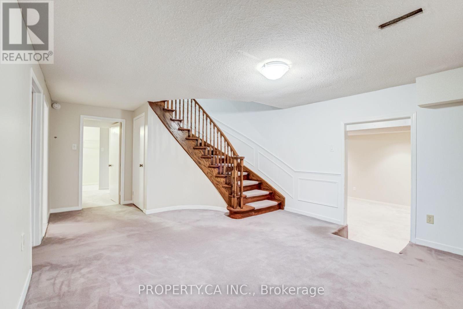143 CAMBRIDGE CRESCENT - 40
