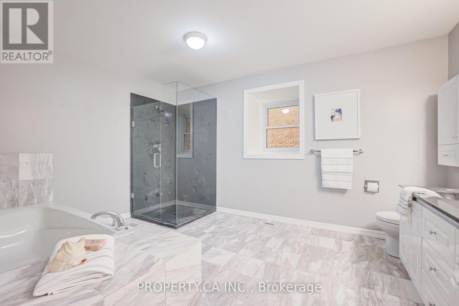 143 CAMBRIDGE CRESCENT - 36