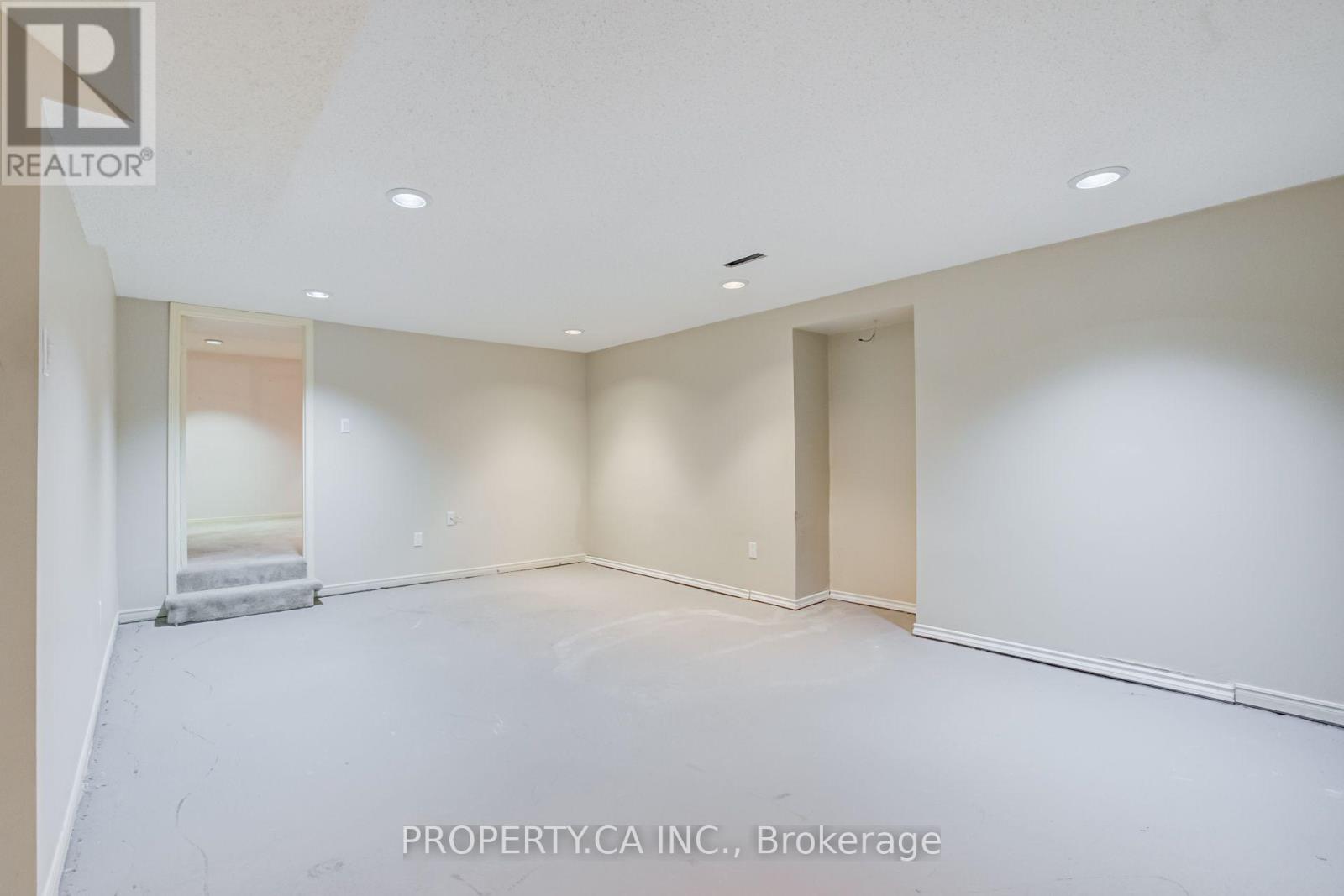 143 CAMBRIDGE CRESCENT - 44