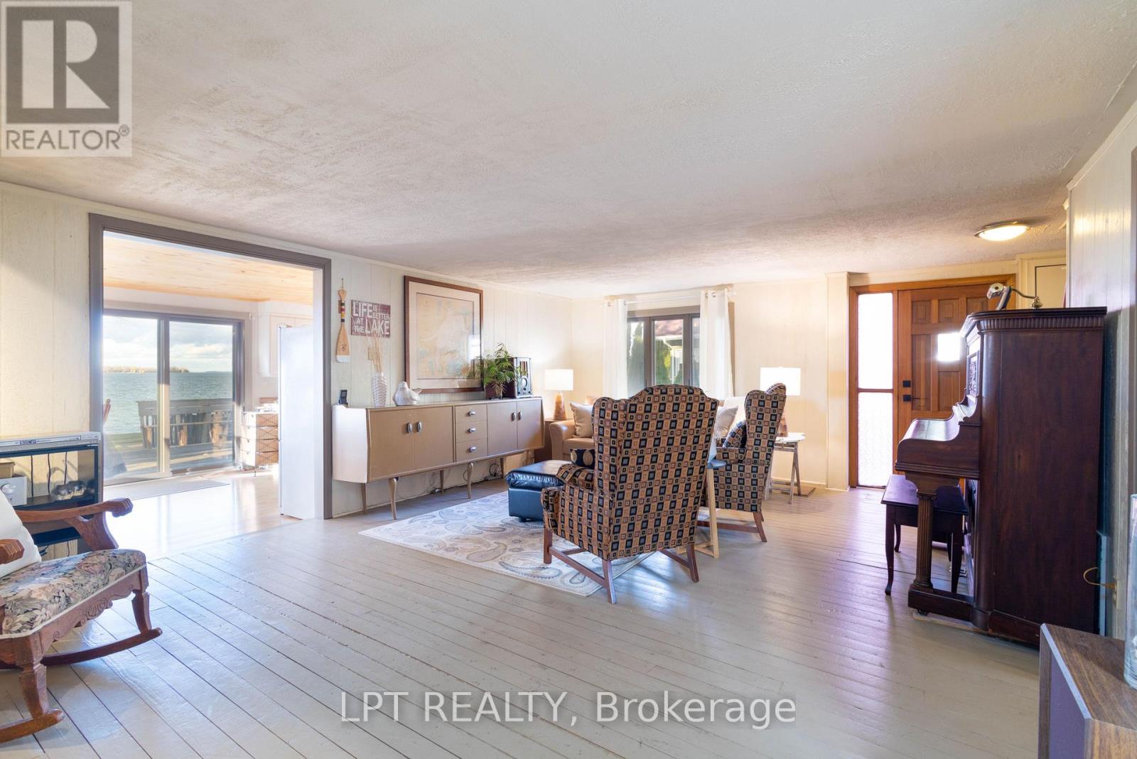 122 BLUE HERON DRIVE - 19