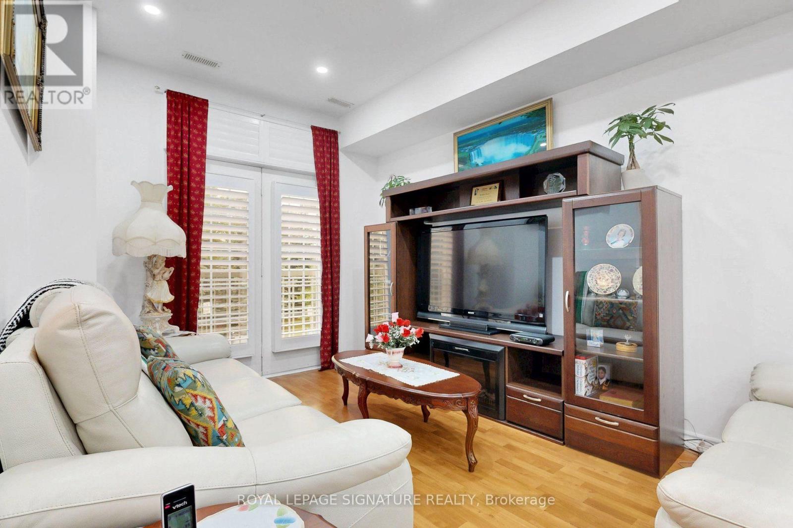 51 PIGGOTT MEWS - 10