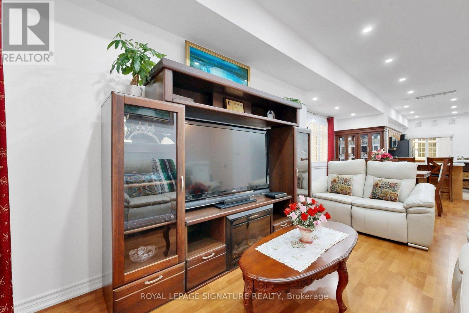 51 PIGGOTT MEWS - 11