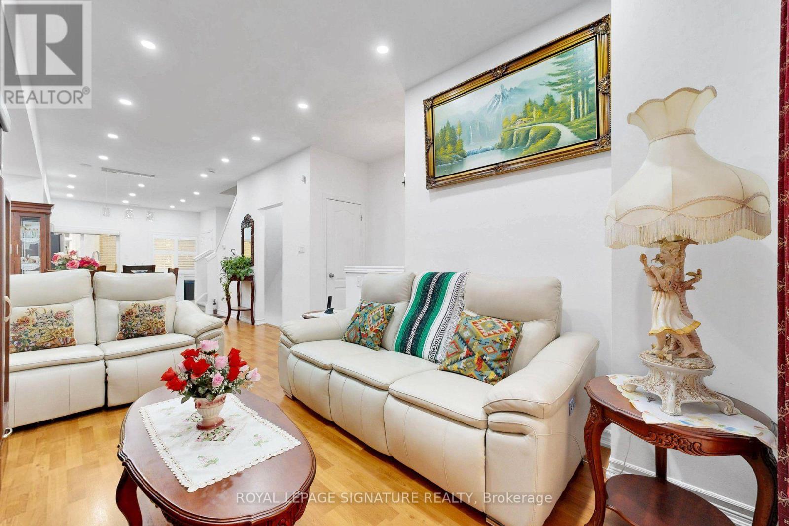 51 PIGGOTT MEWS - 12