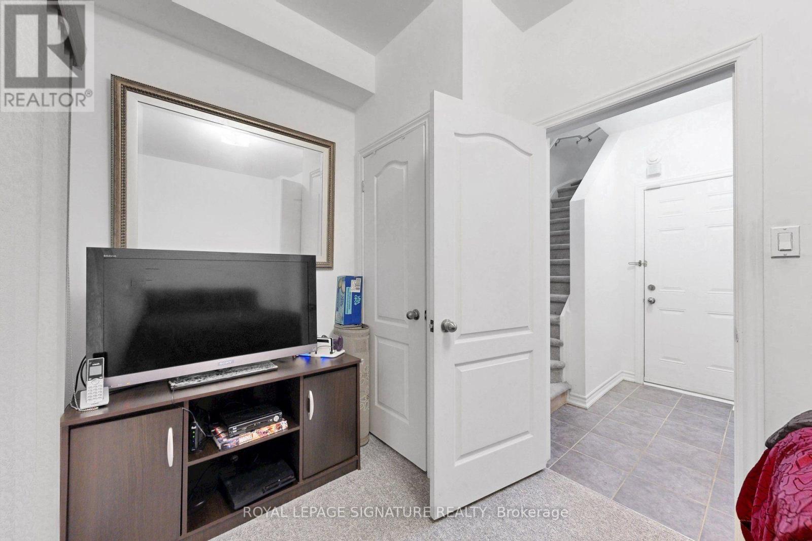 51 PIGGOTT MEWS - 36