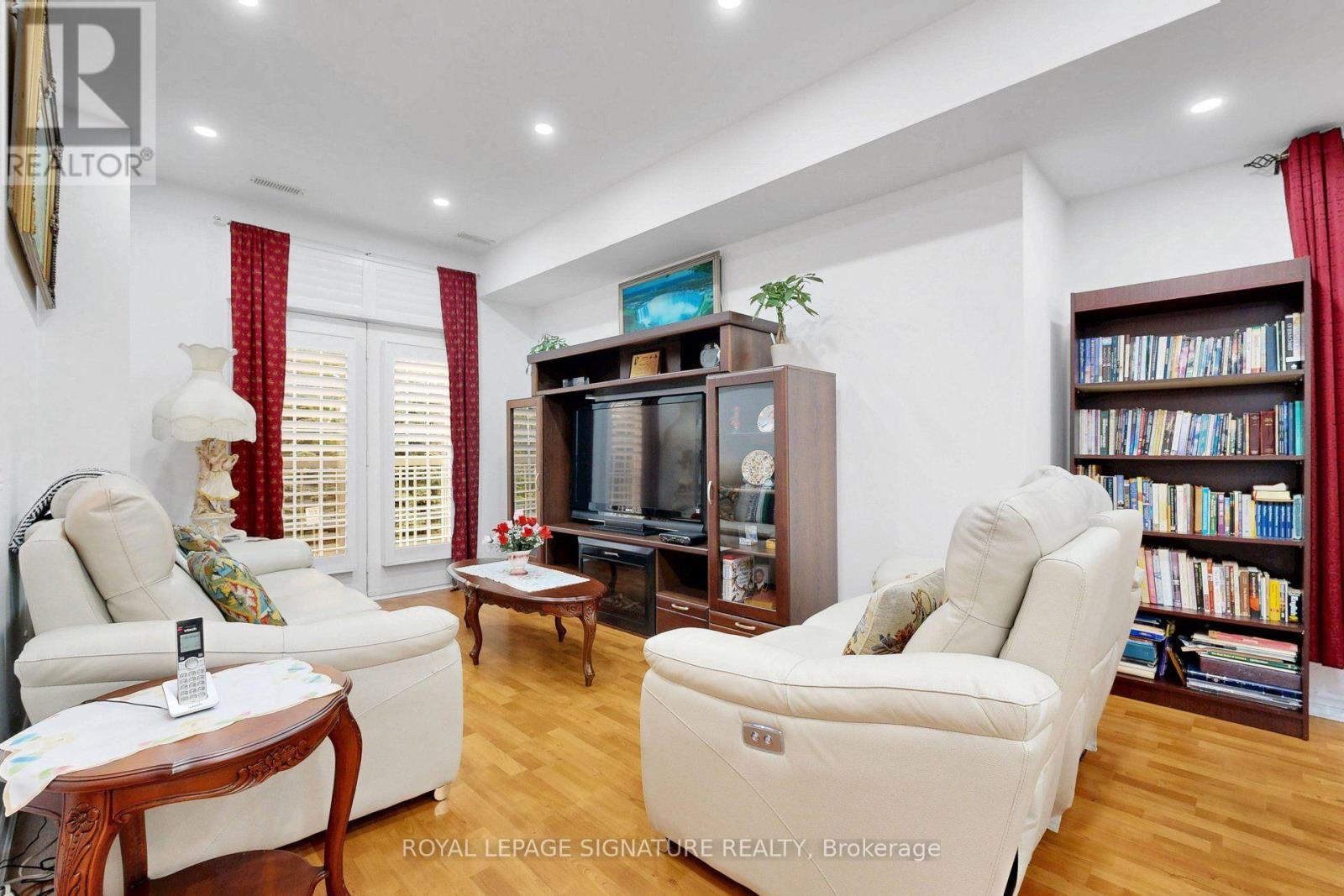 51 PIGGOTT MEWS - 8