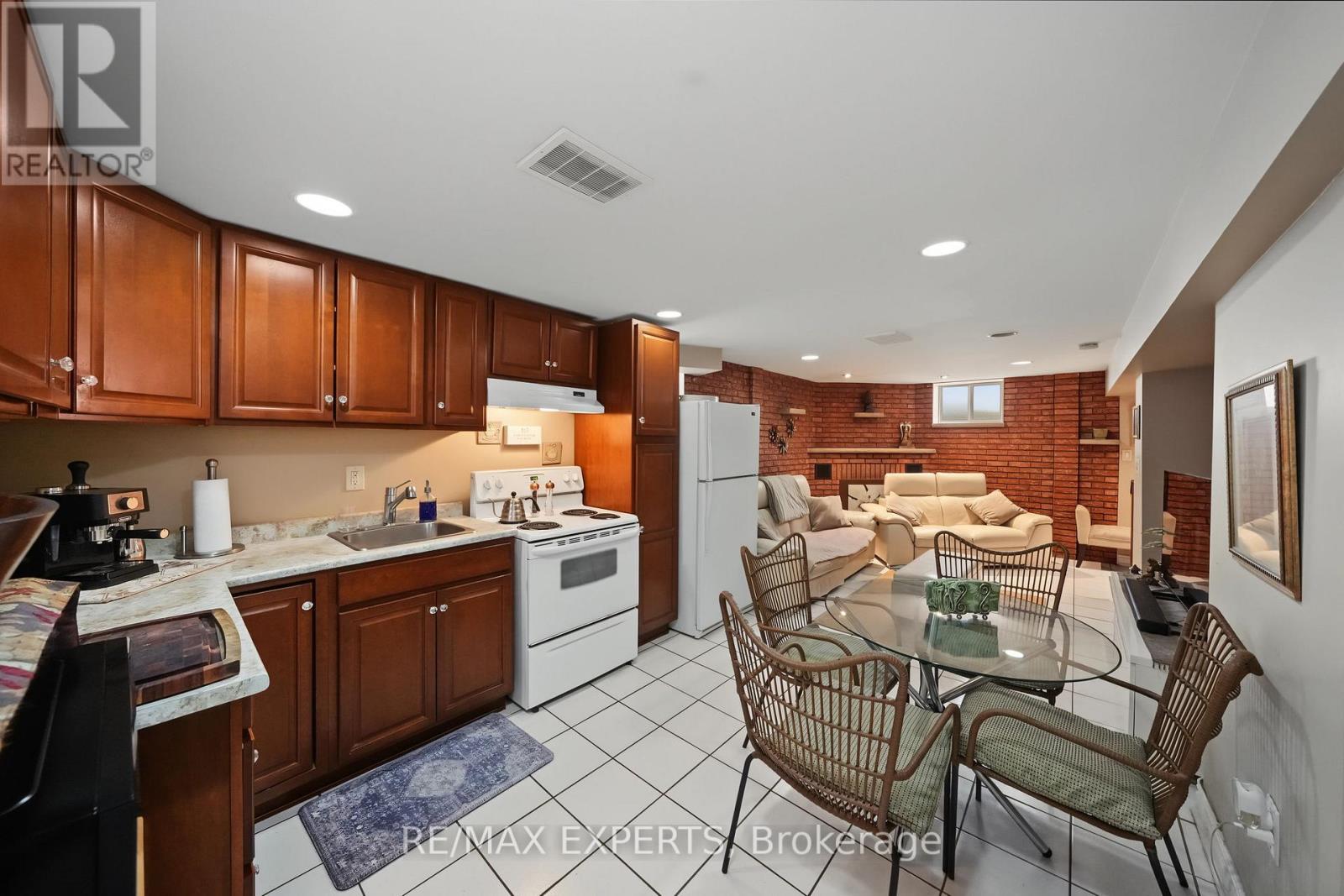 25 RIVERTON DRIVE - 31
