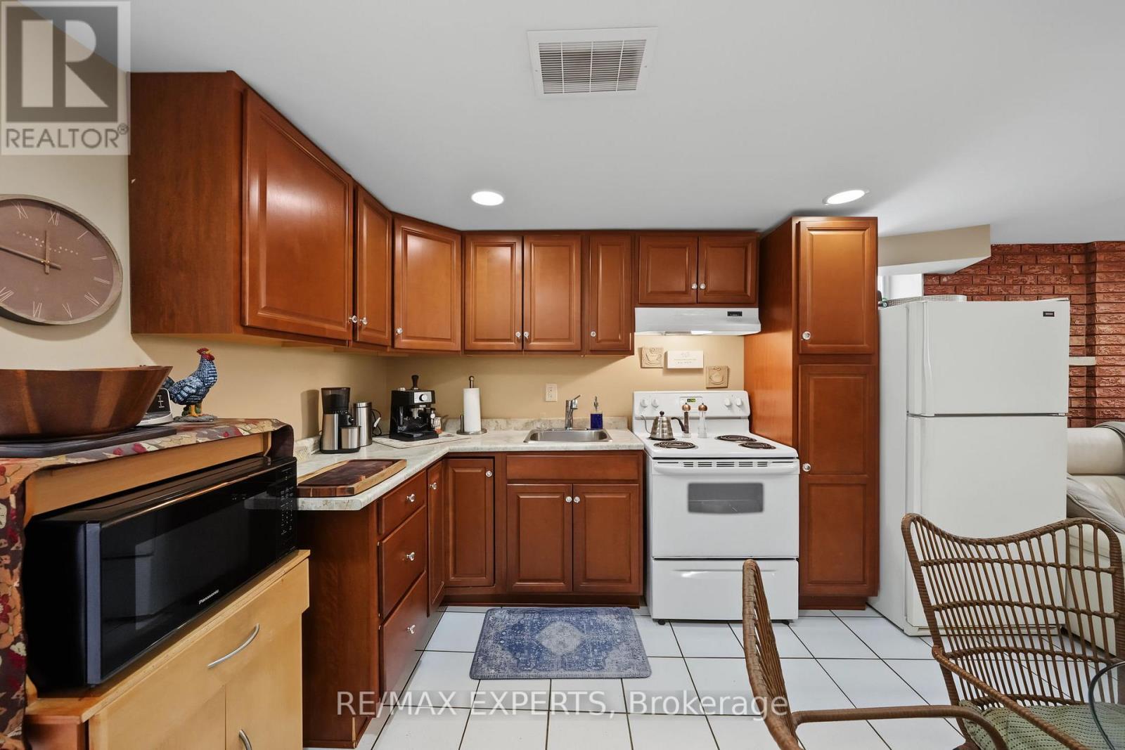 25 RIVERTON DRIVE - 32