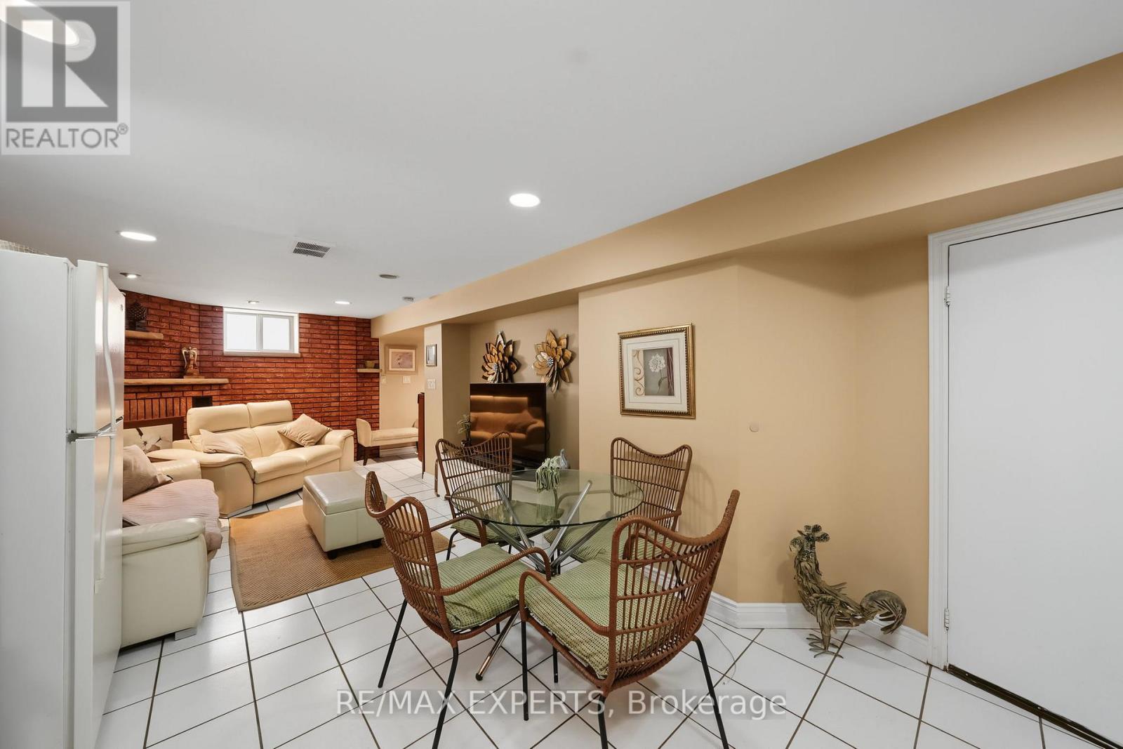 25 RIVERTON DRIVE - 33