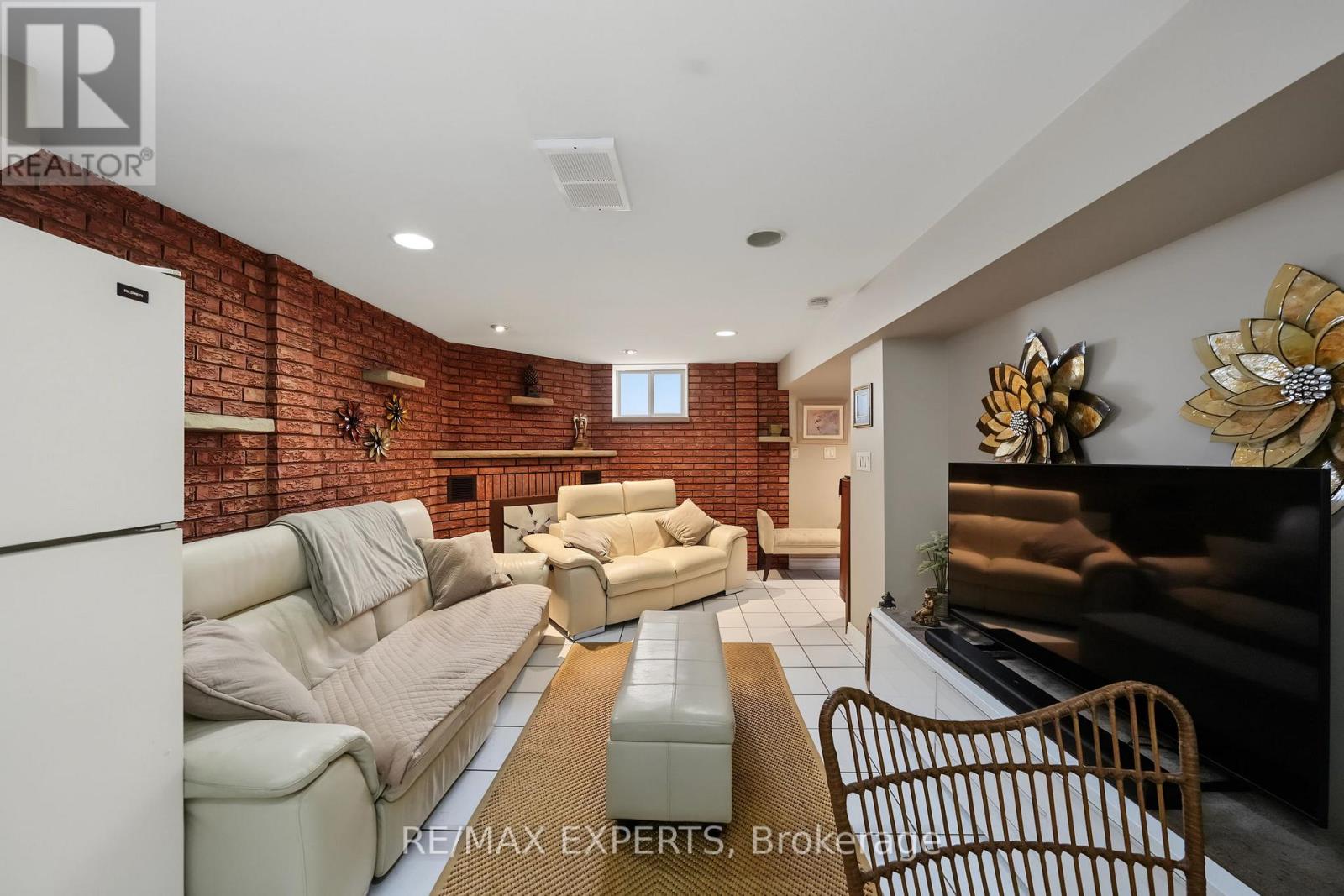 25 RIVERTON DRIVE - 34